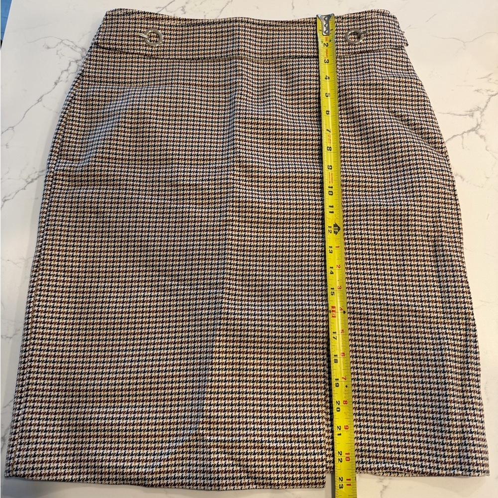 H & M maroon, black, and tan printed pencil skirt.